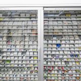 En Suisse, le taux de recours à un médicament générique équivalant à l'original - quand cela est possible - ne dépasse pas un quart environ (photo symbolique). KEYSTONE/CHRISTIAN BEUTLER